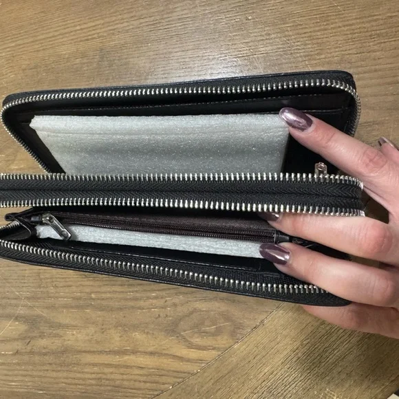 Men’s Black Zip-Around Wallet - Picture 5 of 10